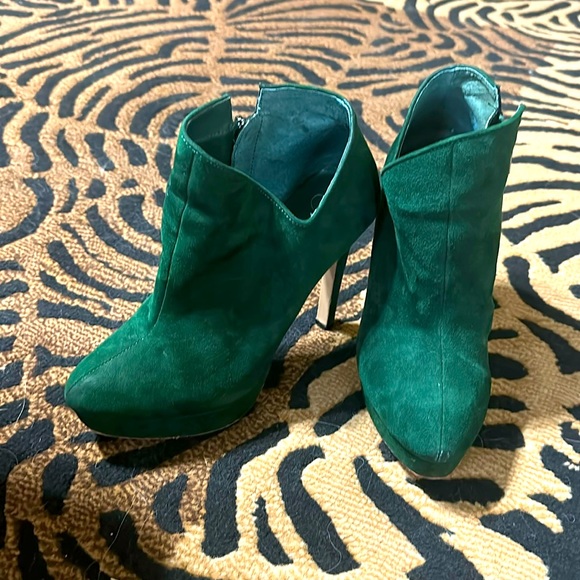 Jessica Simpson Green Suede Bootie - Picture 1 of 1